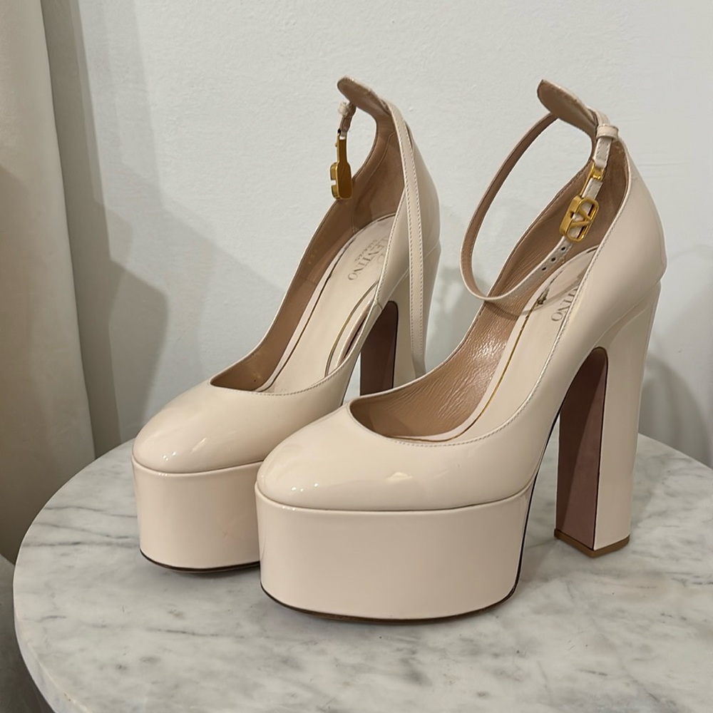 Valentino tan-go patent leather platform pumps